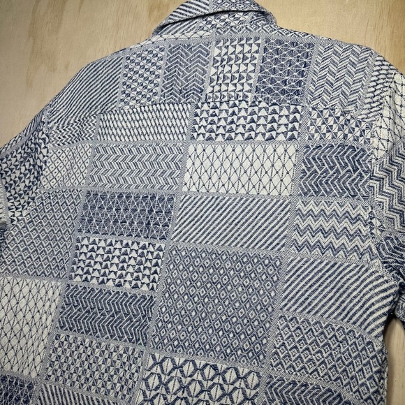 Hollister Men's Monochrome Geometric Knit Shirt Size Large Short Sleeve Button - Picture 9 of 9